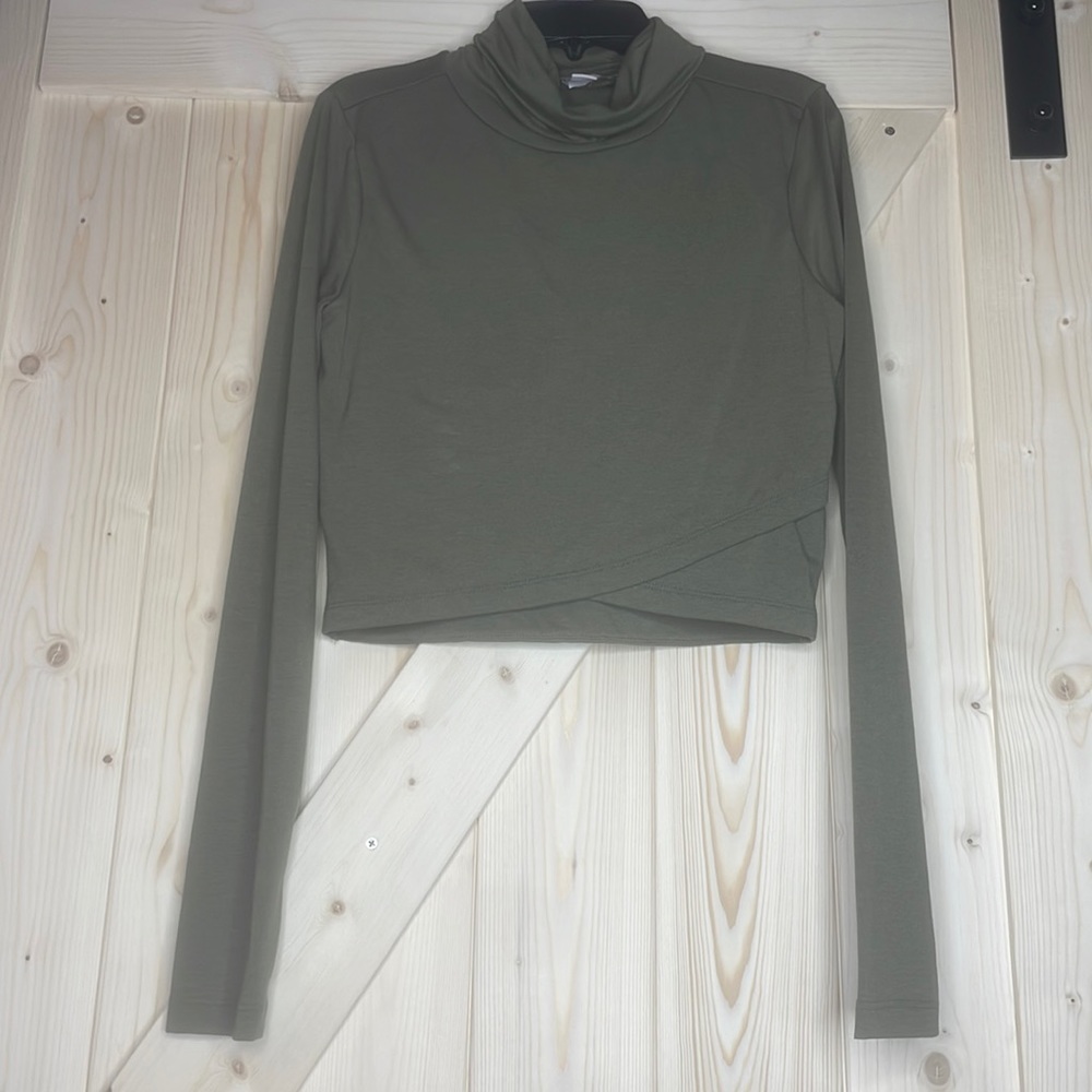 Green long sleeve, turtle neck Crop Top